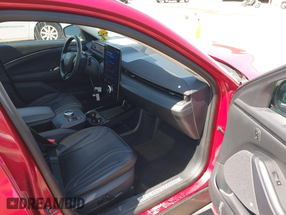 2023 Ford Mustang Mach-E Premium z VIN 3FMTK3SU3PMA70202, wystawiony jako IAAI lot #42291558 z przebiegiem 16 333 mil mil oraz . Historia ofert i sprzedaży dostępna na DreamBid. Obrazek 5.