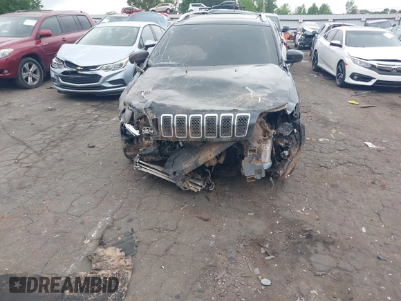 2019 Jeep Cherokee Latitude Plus z VIN 1C4PJLLB7KD482634, wystawiony jako IAAI lot #42131572 z przebiegiem 134 811 mil mil oraz . Historia ofert i sprzedaży dostępna na DreamBid. Obrazek 6.