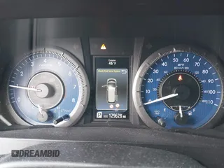 2017 Toyota Sienna XLE Auto Access Seat with VIN 5TDYZ3DC2HS796659, listed as a IAAI auction lot 41770444 with 129,628 mi miles. Bid and sale history available at carsss.com. Image 7.