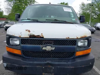 2011 Chevrolet Express Cargo z VIN 1GCWGFCA1B1176811, wystawiony jako IAAI lot #42200136 z przebiegiem 182 229 mil mil oraz . Historia ofert i sprzedaży dostępna na DreamBid. Obrazek 6.