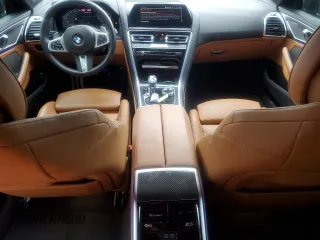 2022 BMW 8 Series M850i z VIN WBAGV8C03NCJ36975, wystawiony jako Copart lot #44008505 z przebiegiem 16 631 mil mil oraz Szkoda całkowita • Salvage title. Historia ofert i sprzedaży dostępna na DreamBid. Obrazek 8.