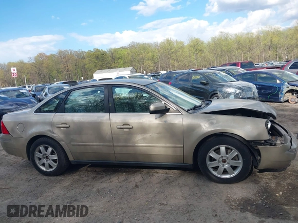 2005 Ford Five Hundred SE z VIN 1FAFP23115G121341, wystawiony jako IAAI lot #42027397 z przebiegiem 110 851 mil mil oraz . Historia ofert i sprzedaży dostępna na DreamBid. Obrazek 14.