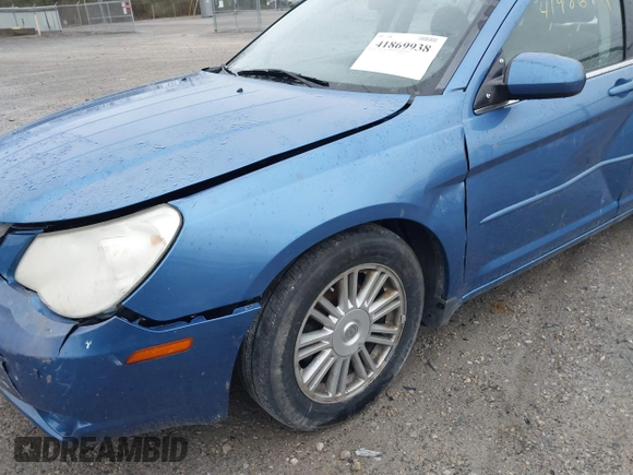 2007 Chrysler Sebring Touring z VIN 1C3LC56K47N533285, wystawiony jako IAAI lot #41869938 z przebiegiem 189 721 mil mil oraz . Historia ofert i sprzedaży dostępna na DreamBid. Obrazek 12.