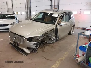 2016 Volvo XC90 T6 Inscription z VIN YV4A22PL7G1015431, wystawiony jako IAAI lot #41765381 z przebiegiem 83 471 mil mil oraz . Historia ofert i sprzedaży dostępna na DreamBid. Obrazek 18.