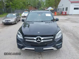 2019 Mercedes-Benz GLE 400 z VIN 4JGDA5GB2KB216941, wystawiony jako IAAI lot #42276714 z przebiegiem 17 992 mil mil oraz . Historia ofert i sprzedaży dostępna na DreamBid. Obrazek 13.