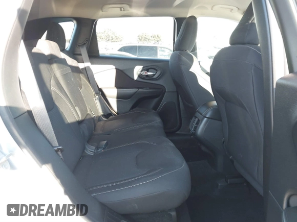 2016 Jeep Cherokee Latitude with VIN 1C4PJMCBXGW118161, listed as a IAAI auction lot 41686583 with 183,431 mi miles. Bid and sale history available at carsss.com. Image 8.