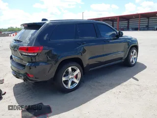 2017 Jeep Grand Cherokee SRT z VIN 1C4RJFDJ8HC653924, wystawiony jako IAAI lot #42108099 z przebiegiem 61 560 mil mil oraz . Historia ofert i sprzedaży dostępna na DreamBid. Obrazek 4.