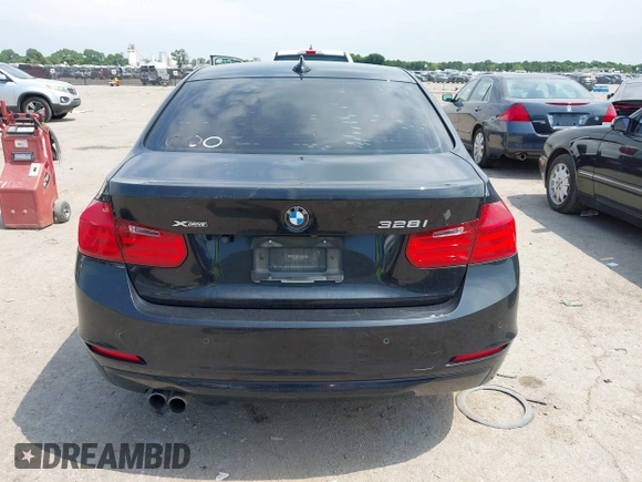 2015 BMW 3 Series 328i xDrive z VIN WBA3B3C5XFJ984998, wystawiony jako IAAI lot #42498649 z przebiegiem 186 642 mil mil oraz . Historia ofert i sprzedaży dostępna na DreamBid. Obrazek 16.