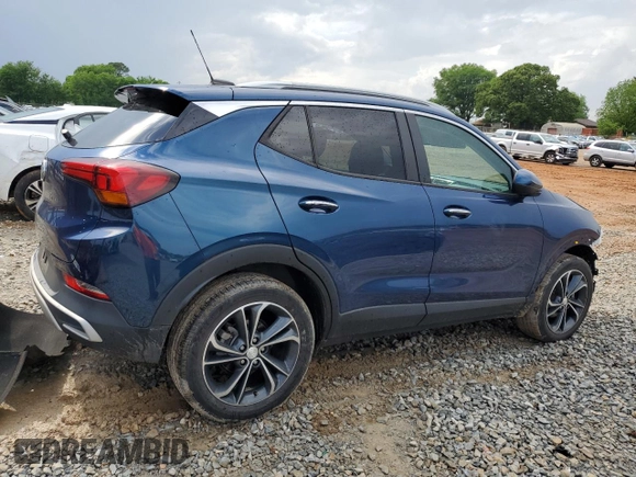 2021 Buick Encore GX Select z VIN KL4MMDS29MB072802, wystawiony jako Copart lot #53917295 z przebiegiem 61 716 mil mil oraz Szkoda całkowita • Salvage title. Historia ofert i sprzedaży dostępna na DreamBid. Obrazek 3.
