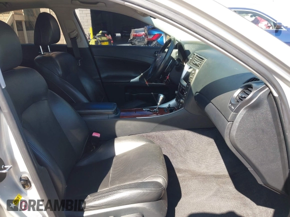 2006 Lexus IS 350 z VIN JTHBE262065007832, wystawiony jako IAAI lot #42632337 z przebiegiem 263 866 mil mil oraz . Historia ofert i sprzedaży dostępna na DreamBid. Obrazek 5.