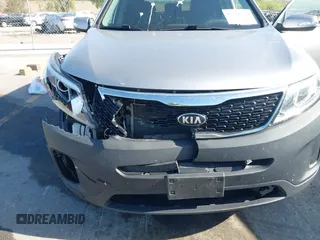 2014 Kia Sorento LX z VIN 5XYKT3A67EG467311, wystawiony jako IAAI lot #42226234 z przebiegiem 220 422 mil mil oraz . Historia ofert i sprzedaży dostępna na DreamBid. Obrazek 6.