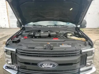 2017 Ford F-250 XLT z VIN 1FTBF2B66HEB45482, wystawiony jako Copart lot #81255655 z przebiegiem 97 754 mil mil oraz Szkoda całkowita • Salvage title. Historia ofert i sprzedaży dostępna na DreamBid. Obrazek 14.