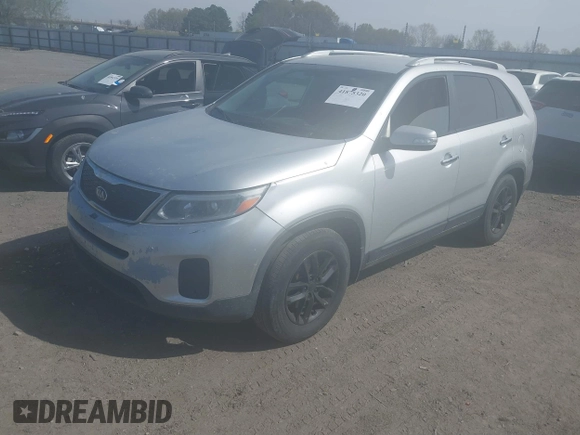 2014 Kia Sorento LX with VIN 5XYKT4A73EG492415, listed as a IAAI auction lot 41875320 with 189,293 mi miles and . Bid and sale history available at carsss.com. Image 2.