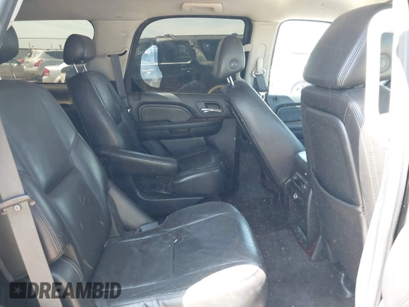 2008 Cadillac Escalade z VIN 1GYEC63858R217384, wystawiony jako IAAI lot #42045588 z przebiegiem 139 578 mil mil oraz . Historia ofert i sprzedaży dostępna na DreamBid. Obrazek 8.