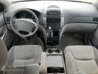 2008 Toyota Sienna CE z VIN 5TDZK23C18S127223, wystawiony jako Copart lot #58205595 z przebiegiem Nie podano mil oraz Czysty tytuł • Clean title. Historia ofert i sprzedaży dostępna na DreamBid. Obrazek 8.
