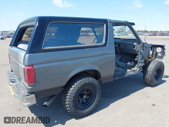 1988 Ford Bronco XL с VIN 1FMEU15N3JLA69197, выставлен на аукционе IAAI как лот 42082657 с пробегом 287 213 миль миль и . История ставок и продаж доступна на DreamBid. Изображение 4.