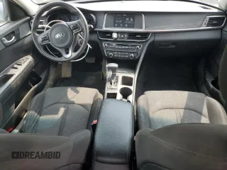 2018 Kia Optima LX z VIN KNAGT4L35J5233487, wystawiony jako Copart lot #59181965 z przebiegiem 136 454 mil mil oraz Szkoda całkowita • Salvage title. Historia ofert i sprzedaży dostępna na DreamBid. Obrazek 8.