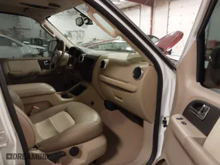 2005 Ford Expedition Eddie Bauer with VIN 1FMPU17525LA53438, listed as a IAAI auction lot 42009086 with 171,363 mi miles. Bid and sale history available at carsss.com. Image 5.