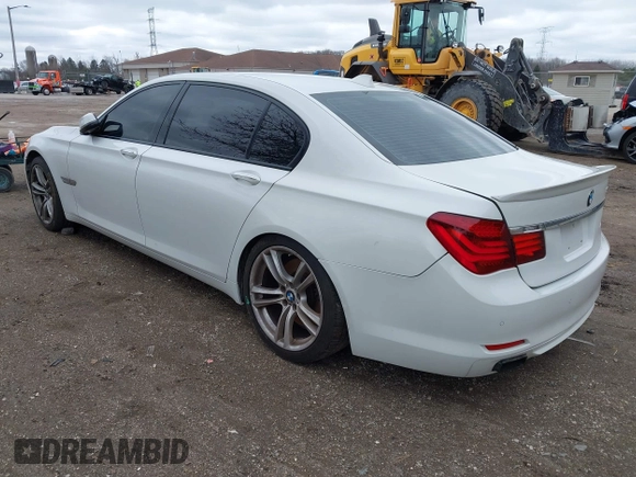 2013 BMW 7 Series 750Li xDrive with VIN WBAYF8C59DD141068, listed as a IAAI auction lot 41868043 with 92,727 mi miles. Bid and sale history available at carsss.com. Image 3.