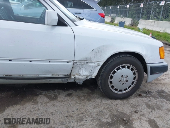 1992 Mercedes-Benz 300 with VIN WDBEA90E1NF206532, listed as a IAAI auction lot 42148991 with 248,072 mi miles and . Bid and sale history available at DreamBid. Image 6.