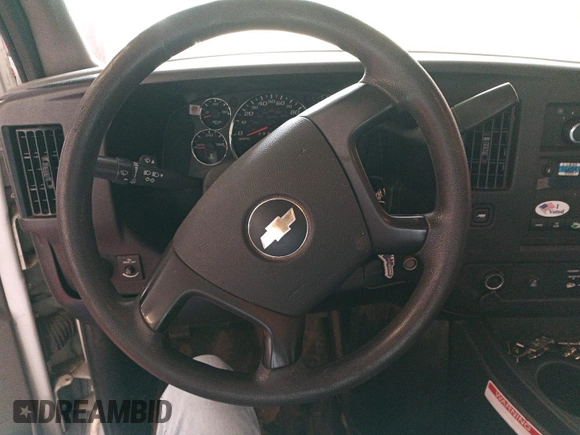 2014 Chevrolet Express Cargo z VIN 1GCWGFCA6E1197965, wystawiony jako IAAI lot #42511886 z przebiegiem 199 293 mil mil oraz . Historia ofert i sprzedaży dostępna na DreamBid. Obrazek 14.