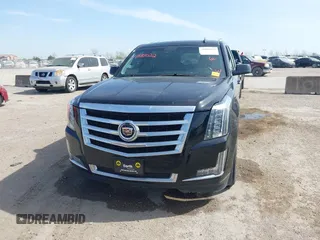 2015 Cadillac Escalade Luxury z VIN 1GYS4BKJ6FR291441, wystawiony jako IAAI lot #41881022 z przebiegiem 128 659 mil mil oraz . Historia ofert i sprzedaży dostępna na DreamBid. Obrazek 12.