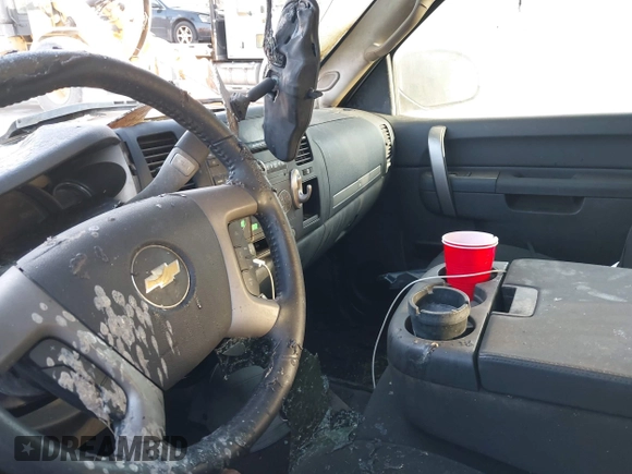 2013 Chevrolet Silverado 1500 LT with VIN 3GCPKSE74DG363736, listed as a IAAI auction lot 39133853 with 1 mi miles. Bid and sale history available at carsss.com. Image 5.