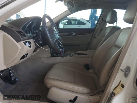 2011 Mercedes-Benz C 300 Sport с VIN WDDGF5EB1BA461781, выставлен на аукционе Copart как лот 63345725 с пробегом 124 354 миль миль и Списание • Salvage title. История ставок и продаж доступна на DreamBid. Изображение 7.
