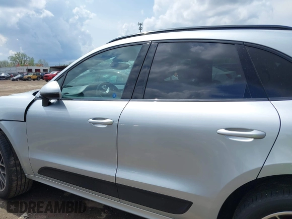 2018 Porsche Macan GTS z VIN WP1AG2A59JLB62326, wystawiony jako IAAI lot #42176369 z przebiegiem 87 686 mil mil oraz . Historia ofert i sprzedaży dostępna na DreamBid. Obrazek 14.