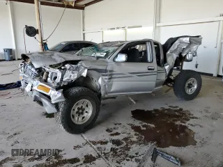 1991 Toyota Pickup DLX z VIN JT4VN13G0M5055384, wystawiony jako Copart lot #65777544 z przebiegiem 180 085 mil mil oraz Szkody całkowita. Historia ofert i sprzedaży dostępna na DreamBid. Obrazek 1.