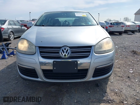 2009 Volkswagen Jetta Sedan SE with VIN 3VWRM71K59M131257, listed as a IAAI auction lot 41921694 with 190,389 mi miles. Bid and sale history available at carsss.com. Image 12.