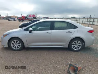2025 Toyota Corolla LE z VIN 5YFB4MDE9SP257774, wystawiony jako IAAI lot #42480925 z przebiegiem 20 113 mil mil oraz . Historia ofert i sprzedaży dostępna na DreamBid. Obrazek 14.