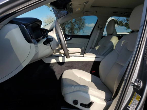2019 Volvo XC60 Momentum with VIN LYVA22RK7KB297563, listed as a Copart auction lot 73855204 with Not provided miles and Non repairable. Bid and sale history available at DreamBid. Image 7.