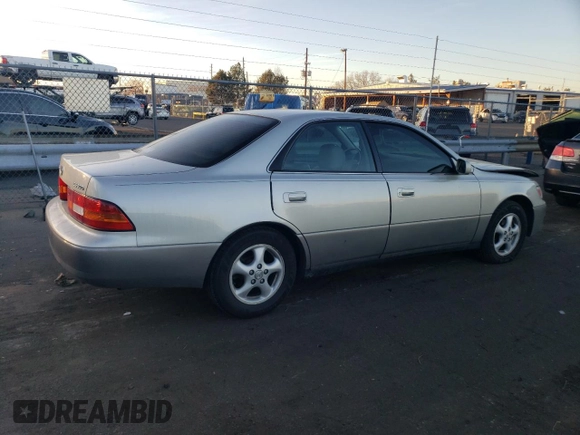 1998 Lexus ES 300 Luxury Sport Sdn with VIN JT8BF28GXW5035496, listed as a Copart auction lot 82807184 with 199,297 mi miles and Salvage Title. Bid and sale history available at carsss.com. Image 3.