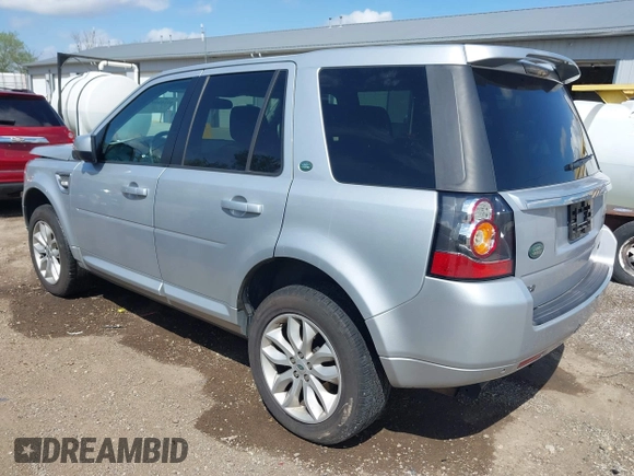 2013 Land Rover LR2 HSE Lux z VIN SALFT2BG6DH364284, wystawiony jako IAAI lot #42162205 z przebiegiem 75 983 mil mil oraz . Historia ofert i sprzedaży dostępna na DreamBid. Obrazek 3.