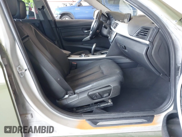 2012 BMW 3 Series 335i с VIN WBA3A9C55CFX59649, выставлен на аукционе IAAI как лот 42092969 с пробегом 182 620 миль миль и . История ставок и продаж доступна на DreamBid. Изображение 5.