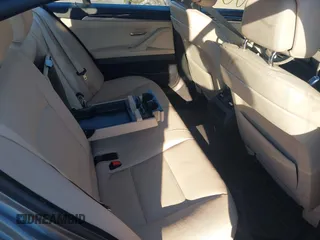 2013 BMW 5 Series 528i xDrive with VIN WBAXH5C5XDD112537, listed as a IAAI auction lot 40585977 with 999,999 mi miles. Bid and sale history available at carsss.com. Image 8.