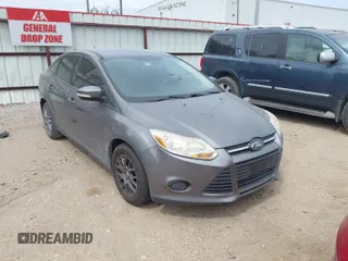 2013 Ford Focus SE z VIN 1FADP3F23DL159239, wystawiony jako IAAI lot #42076471 z przebiegiem 111 346 mil mil oraz . Historia ofert i sprzedaży dostępna na DreamBid. Obrazek 1.