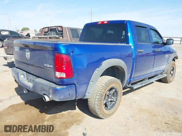 2017 Ram 1500 Express z VIN 3C6RR7KT4HG710272, wystawiony jako IAAI lot #41915939 z przebiegiem 105 890 mil mil oraz . Historia ofert i sprzedaży dostępna na DreamBid. Obrazek 4.