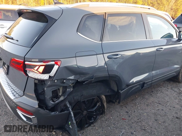 2024 Volkswagen Taos SE z VIN 3VVEX7B22RM112576, wystawiony jako IAAI lot #41606673 z przebiegiem 141 mil mil oraz . Historia ofert i sprzedaży dostępna na DreamBid. Obrazek 6.