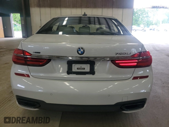 2018 BMW 7 Series ALPINA B7 xDrive z VIN WBA7F2C51JG424647, wystawiony jako Copart lot #58987985 z przebiegiem Nie podano mil oraz Czysty tytuł • Clean title. Historia ofert i sprzedaży dostępna na DreamBid. Obrazek 6.