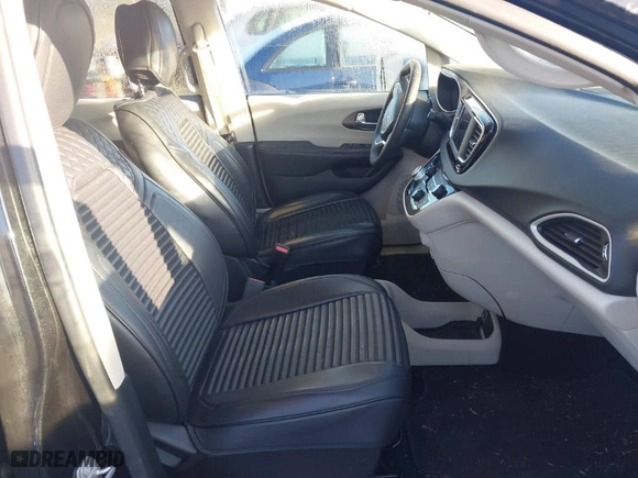 2022 Chrysler Voyager LX with VIN 2C4RC1CG8NR153008, listed as a IAAI auction lot 41648276 with NaN miles. Bid and sale history available at carsss.com. Image 5.