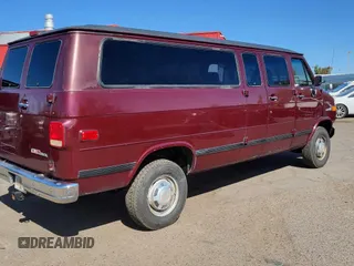 1994 GMC Rally z VIN 1GJGG39K6RF527981, wystawiony jako Copart lot #48978915 z przebiegiem 159 751 mil mil oraz Tytuł czysty. Historia ofert i sprzedaży dostępna na DreamBid. Obrazek 4.