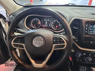 2017 Jeep Cherokee Altitude с VIN 1C4PJLABXHW654364, выставлен на аукционе IAAI как лот 42723300 с пробегом 107 408 миль миль и . История ставок и продаж доступна на DreamBid. Изображение 20.