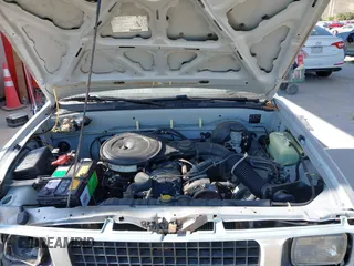 1990 Isuzu Pickup S z VIN JAACL11L6L7206171, wystawiony jako IAAI lot #42214364 z przebiegiem 75 057 mil mil oraz . Historia ofert i sprzedaży dostępna na DreamBid. Obrazek 10.