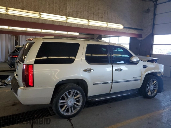 2007 Cadillac Escalade z VIN 1GYEC63847R304577, wystawiony jako Copart lot #45904605 z przebiegiem 153 319 mil mil oraz Szkoda całkowita • Salvage title. Historia ofert i sprzedaży dostępna na DreamBid. Obrazek 3.