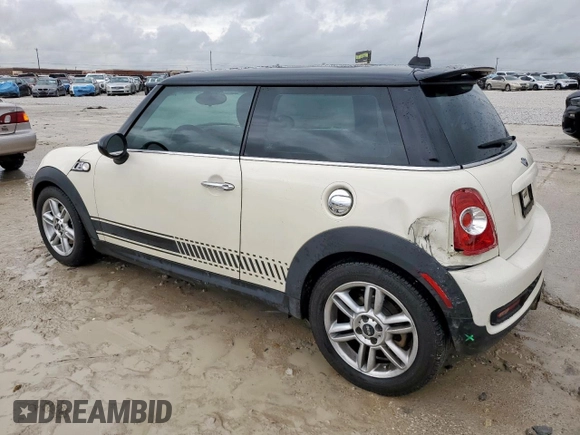 2011 MINI Hardtop S with VIN WMWSV3C53BTY15519, listed as a Copart auction lot 50960105 with 117,612 mi miles and Clean Title. Bid and sale history available at DreamBid. Image 2.