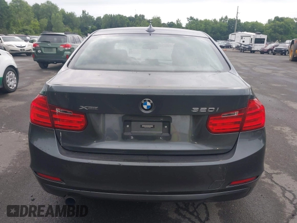 2015 BMW 3 Series 320i xDrive z VIN WBA3C3C56FK200968, wystawiony jako IAAI lot #42597719 z przebiegiem 160 922 mil mil oraz . Historia ofert i sprzedaży dostępna na DreamBid. Obrazek 16.