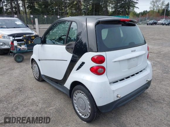 2014 Smart fortwo Pure with VIN WMEEJ3BA8EK747384, listed as a IAAI auction lot 41979651 with 29,586 mi miles and . Bid and sale history available at DreamBid. Image 3.