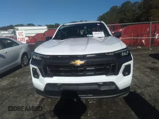 2024 Chevrolet Colorado 2WD LT z VIN 1GCPSCEKXR1255752, wystawiony jako IAAI lot #40898978 z przebiegiem 100 mil mil oraz . Historia ofert i sprzedaży dostępna na DreamBid. Obrazek 12.